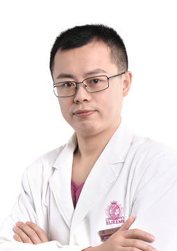 上海伊萊美錢玉鑫、邱文苑哪個做肋骨鼻綜合隆鼻更好？