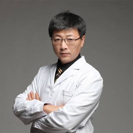 北京隆鼻專家李勁良和李長賦哪個做鼻綜合效果好看？